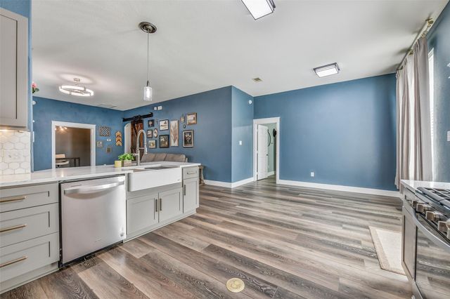 994 Jefferson Street, Alvin, TX 77511