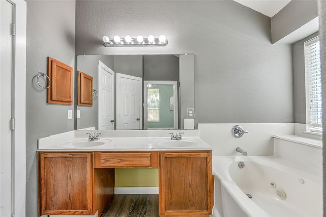 994 Jefferson Street, Alvin, TX 77511