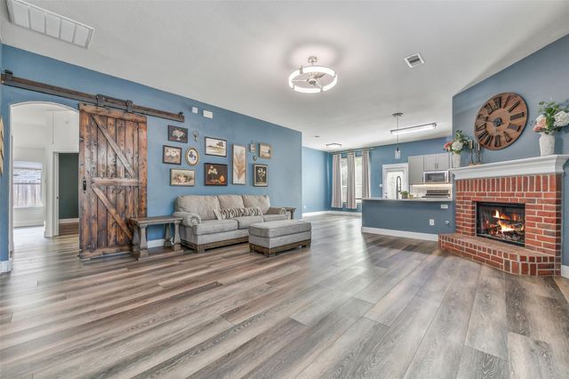 994 Jefferson Street, Alvin, TX 77511