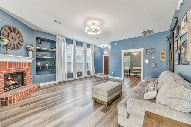 994 Jefferson Street, Alvin, TX 77511