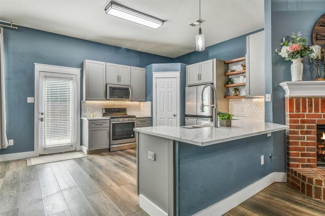 994 Jefferson Street, Alvin, TX 77511