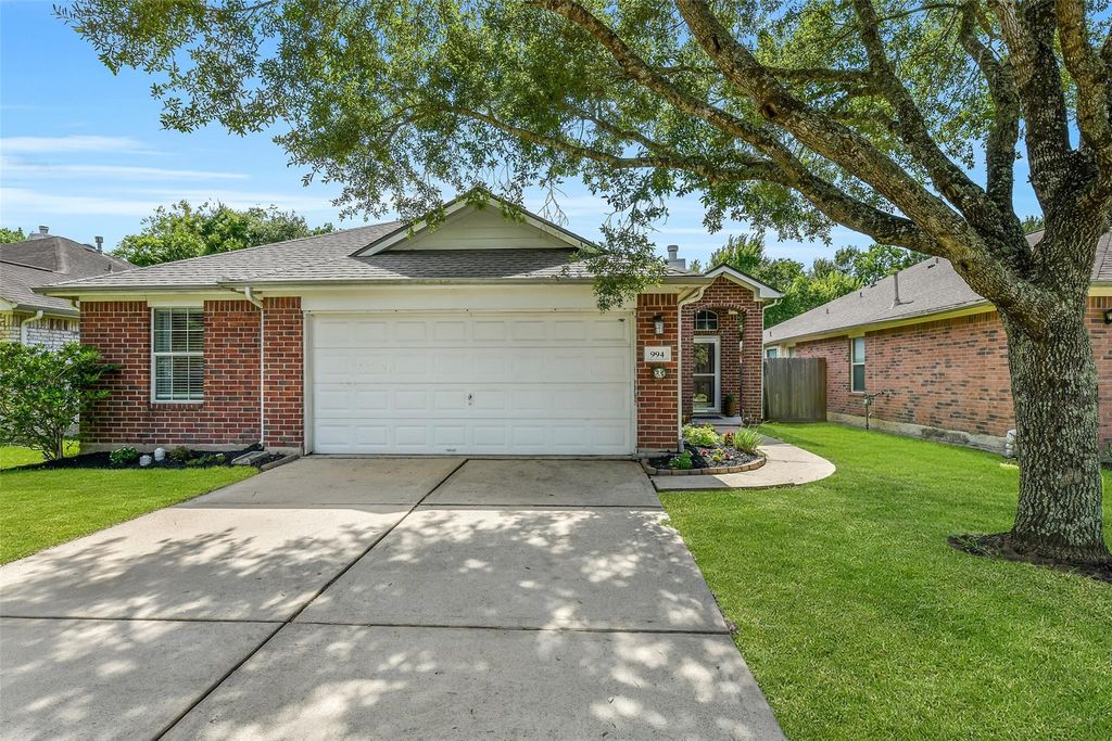994 Jefferson Street, Alvin, TX 77511