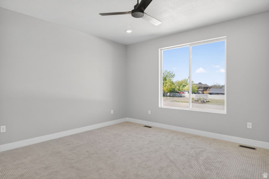 Image 17 of property listing at 1661 S 3875 W #402, Taylor, UT 84401