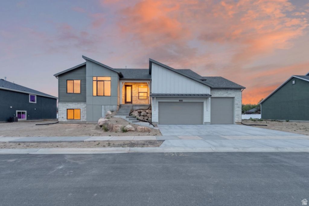 Image 3 of property listing at 1661 S 3875 W #402, Taylor, UT 84401