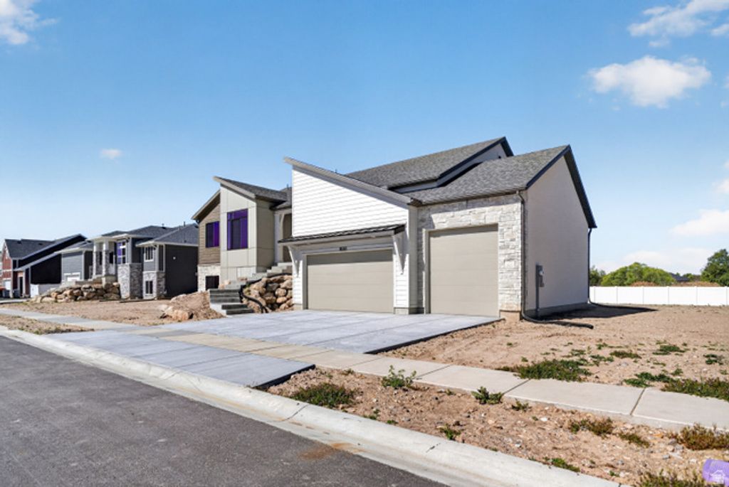 Image 4 of property listing at 1661 S 3875 W #402, Taylor, UT 84401