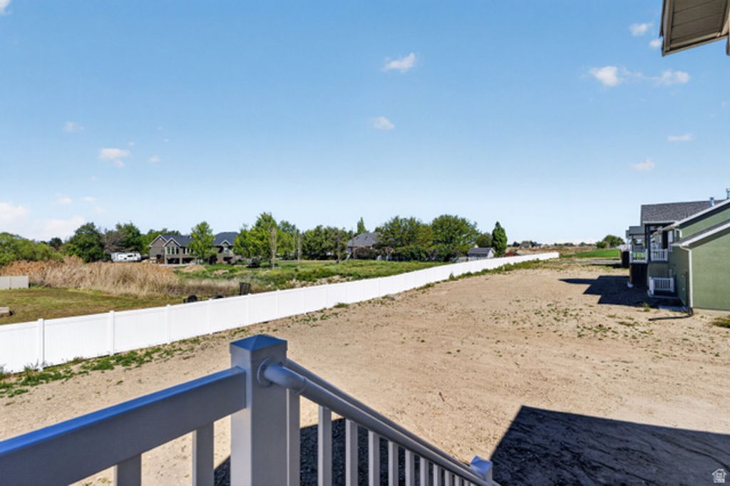 Image 6 of property listing at 1661 S 3875 W #402, Taylor, UT 84401