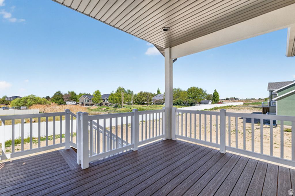 Image 7 of property listing at 1661 S 3875 W #402, Taylor, UT 84401