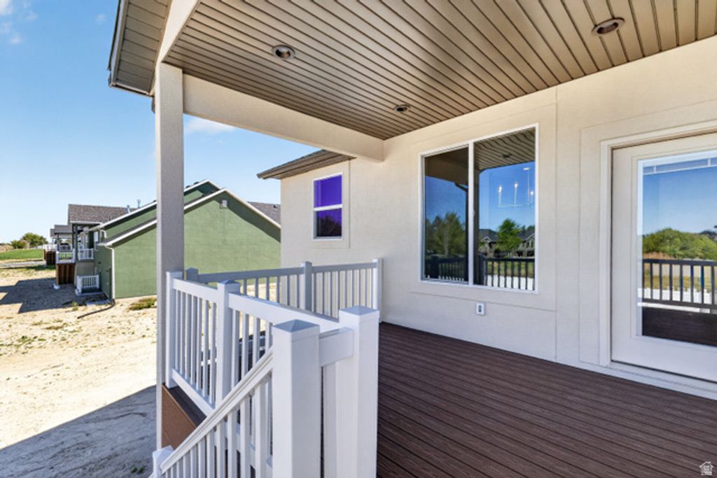 Image 8 of property listing at 1661 S 3875 W #402, Taylor, UT 84401