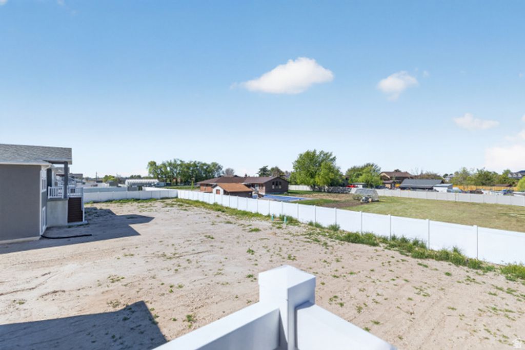 Image 9 of property listing at 1661 S 3875 W #402, Taylor, UT 84401