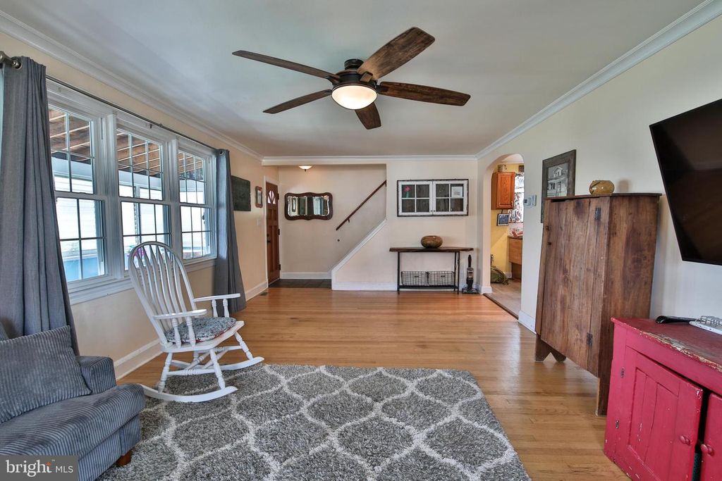 Image 10 of property listing at 408 HAMMONDS FERRY, Linthicum Heights, MD 21090