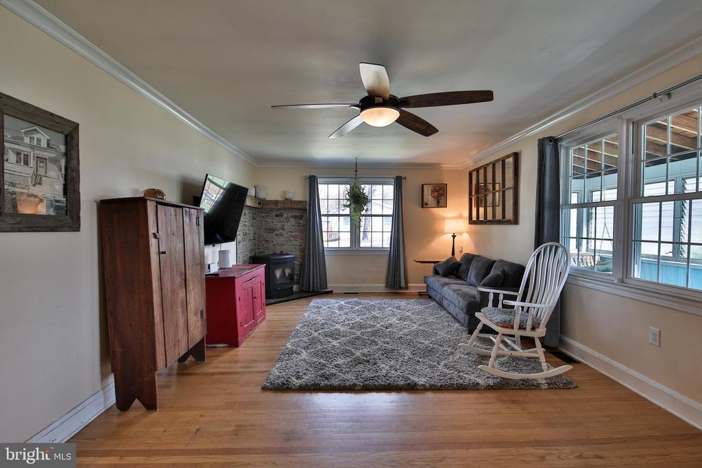 Image 11 of property listing at 408 HAMMONDS FERRY, Linthicum Heights, MD 21090