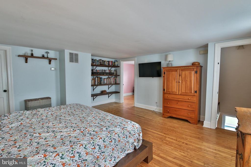 Image 25 of property listing at 408 HAMMONDS FERRY, Linthicum Heights, MD 21090