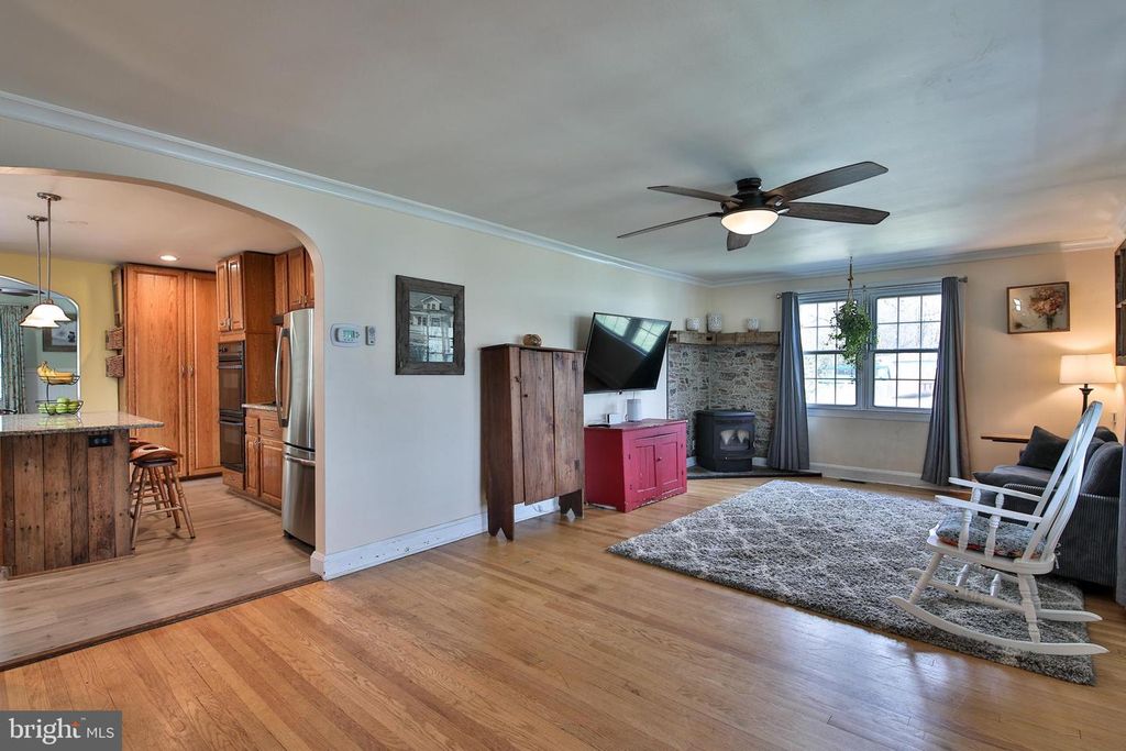 Image 6 of property listing at 408 HAMMONDS FERRY, Linthicum Heights, MD 21090