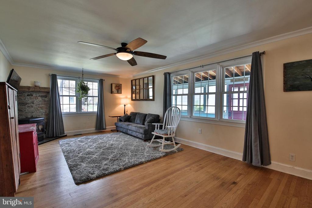 Image 7 of property listing at 408 HAMMONDS FERRY, Linthicum Heights, MD 21090