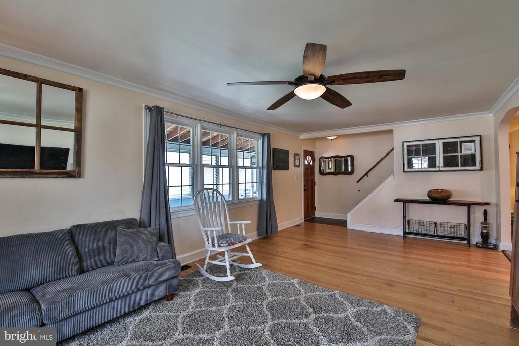 Image 8 of property listing at 408 HAMMONDS FERRY, Linthicum Heights, MD 21090