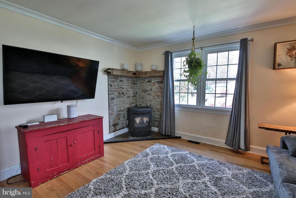 Image 9 of property listing at 408 HAMMONDS FERRY, Linthicum Heights, MD 21090