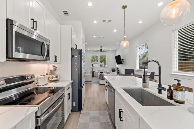2502 Elsie Faye Heggins Street, Dallas, TX 75215