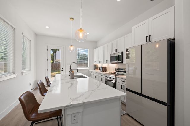 2502 Elsie Faye Heggins Street, Dallas, TX 75215