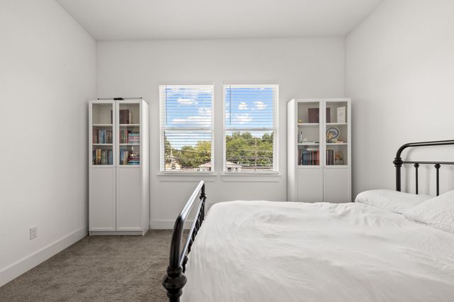 2502 Elsie Faye Heggins Street, Dallas, TX 75215