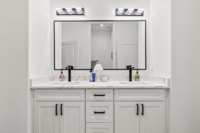 2502 Elsie Faye Heggins Street, Dallas, TX 75215