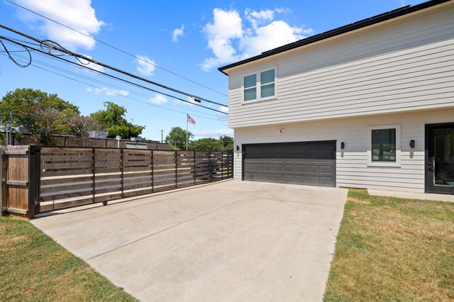 2502 Elsie Faye Heggins Street, Dallas, TX 75215