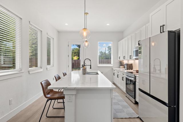 2502 Elsie Faye Heggins Street, Dallas, TX 75215