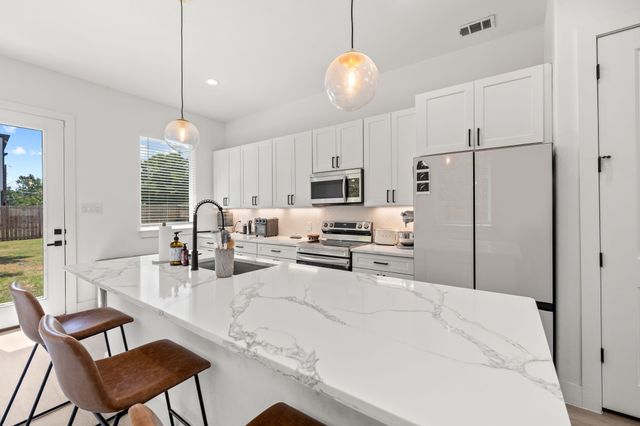 2502 Elsie Faye Heggins Street, Dallas, TX 75215