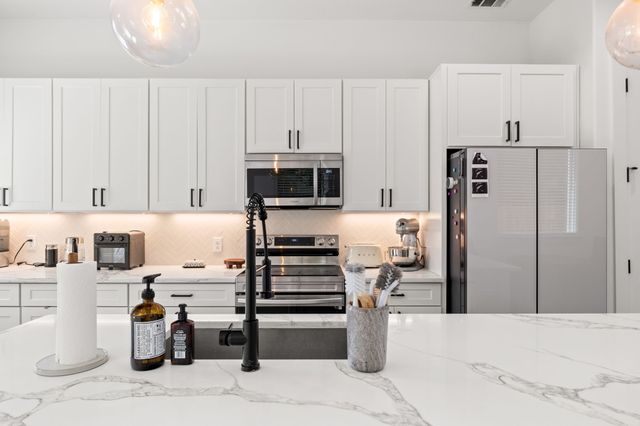 2502 Elsie Faye Heggins Street, Dallas, TX 75215