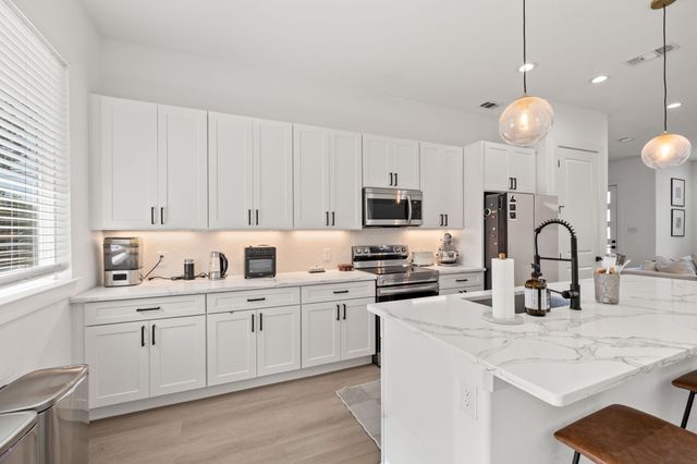 2502 Elsie Faye Heggins Street, Dallas, TX 75215