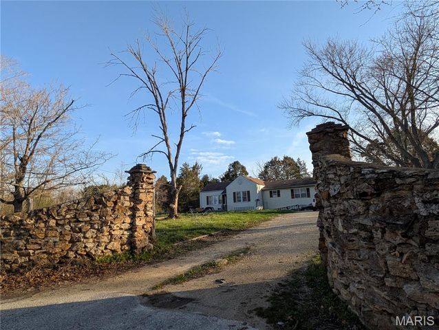 9765 Jones Creek Road, Dittmer, MO 63023