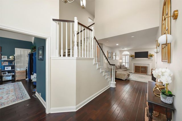 107 N Summer Cloud Drive, The Woodlands, TX 77381