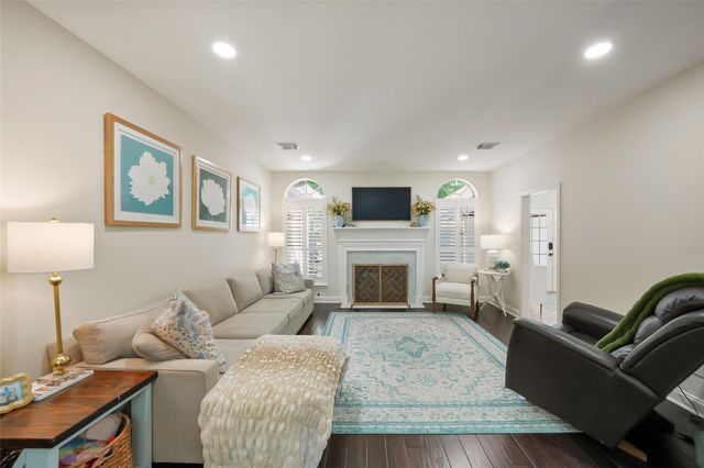 107 N Summer Cloud Drive, The Woodlands, TX 77381