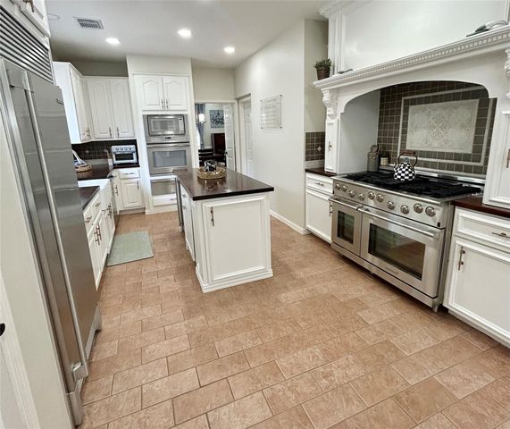 107 N Summer Cloud Drive, The Woodlands, TX 77381