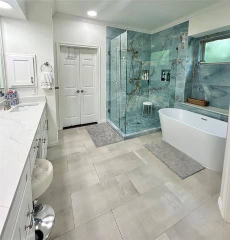 107 N Summer Cloud Drive, The Woodlands, TX 77381