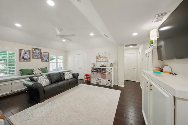 107 N Summer Cloud Drive, The Woodlands, TX 77381