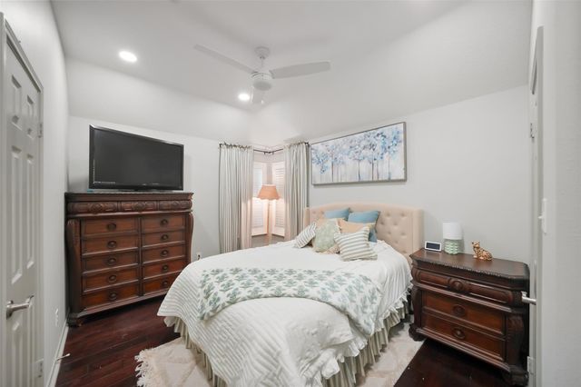107 N Summer Cloud Drive, The Woodlands, TX 77381