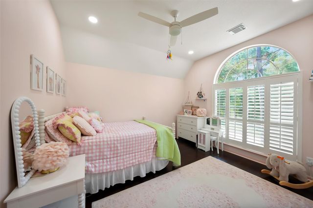 107 N Summer Cloud Drive, The Woodlands, TX 77381