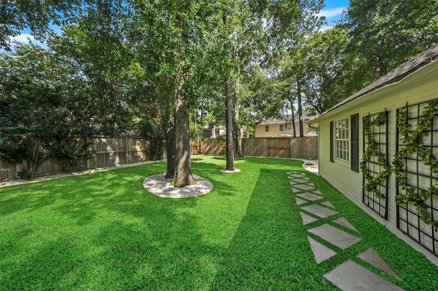 107 N Summer Cloud Drive, The Woodlands, TX 77381