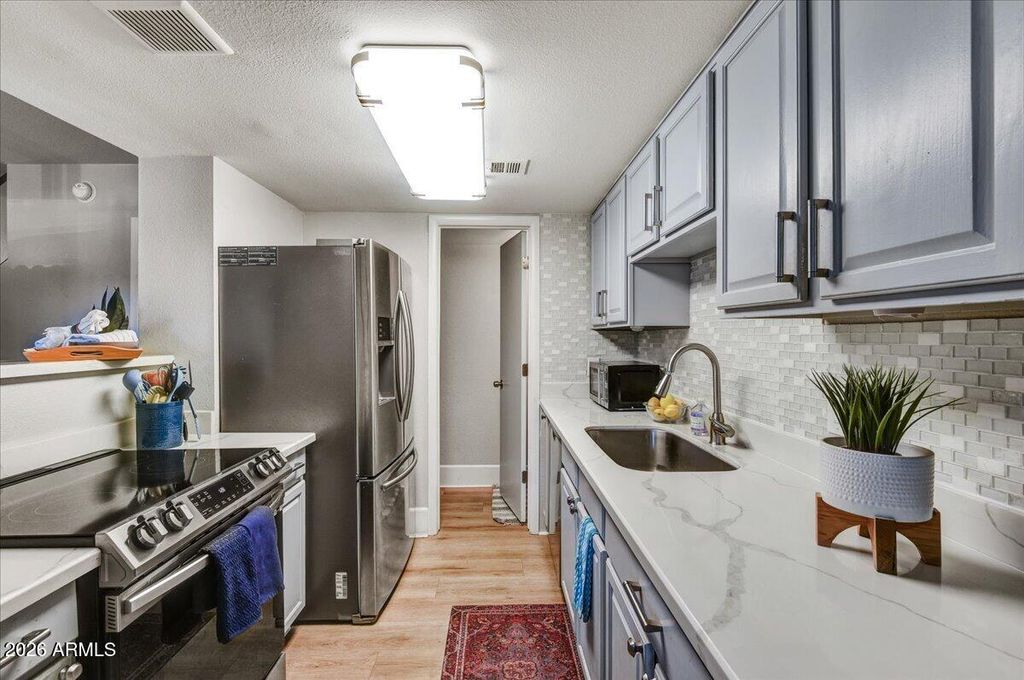 8859 N 12TH Place, Phoenix, AZ 85020