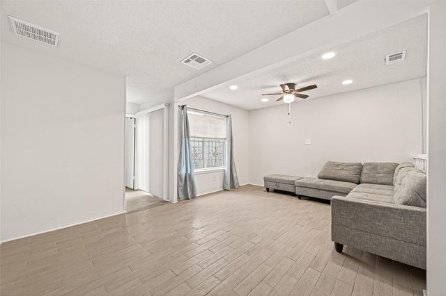 13040 Greenway Chase Court 3040, Houston, TX 77072