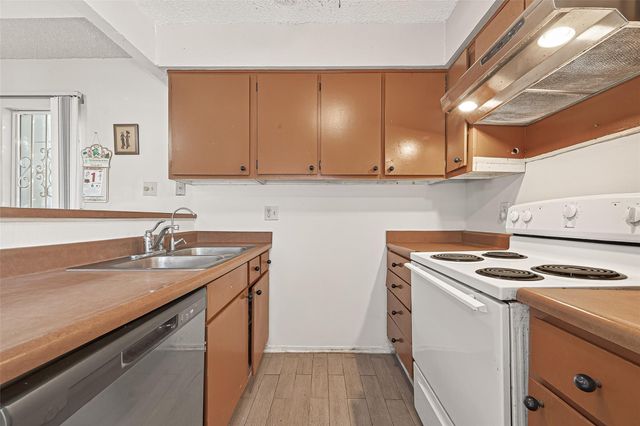 13040 Greenway Chase Court 3040, Houston, TX 77072