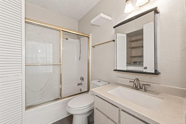 13040 Greenway Chase Court 3040, Houston, TX 77072