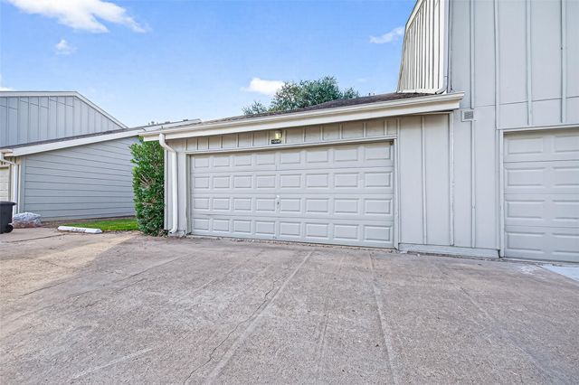 13040 Greenway Chase Court 3040, Houston, TX 77072