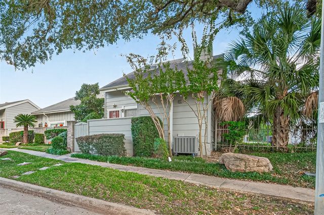 13040 Greenway Chase Court 3040, Houston, TX 77072