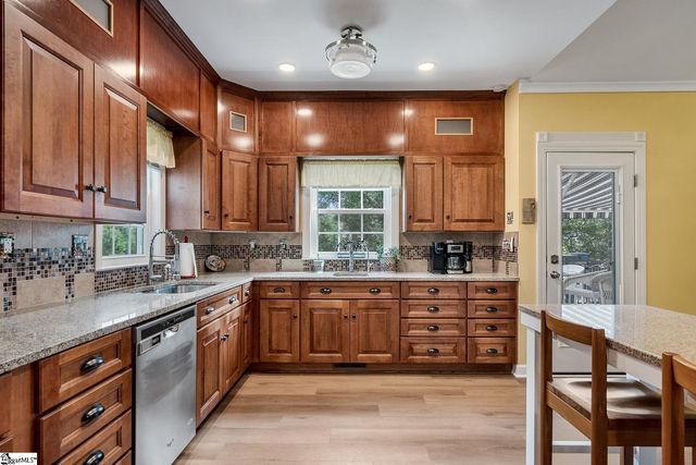 106 Roxbury Court, Anderson, SC 29625