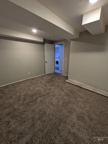 1629 S Michigan Ave, Boise, ID 83706