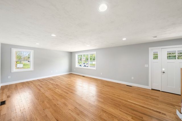 811 Main St 2, Tewksbury, MA 01876