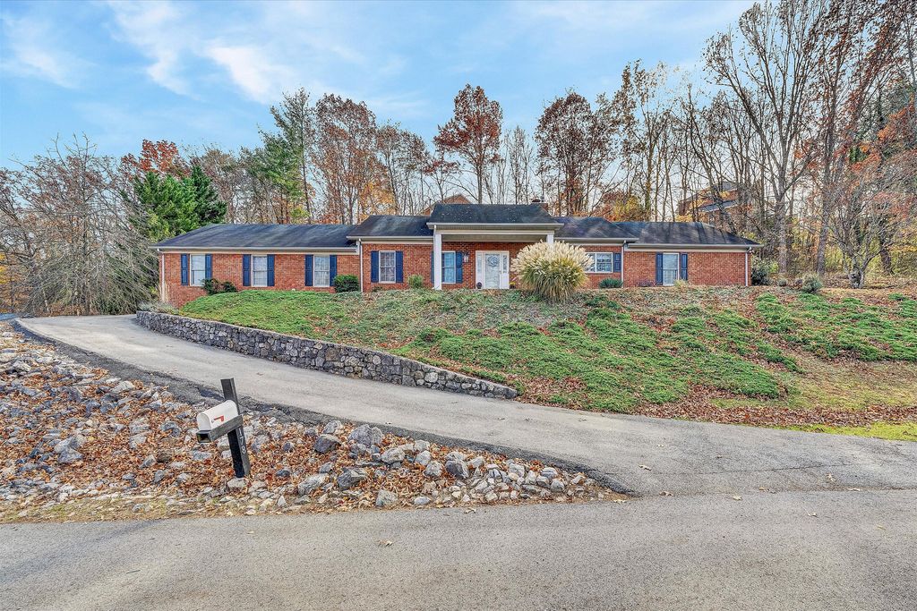 178 Forest DR, Salem, VA 24153