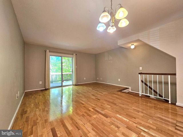7664 NORTHERN OAKS CT, Springfield, VA 22153