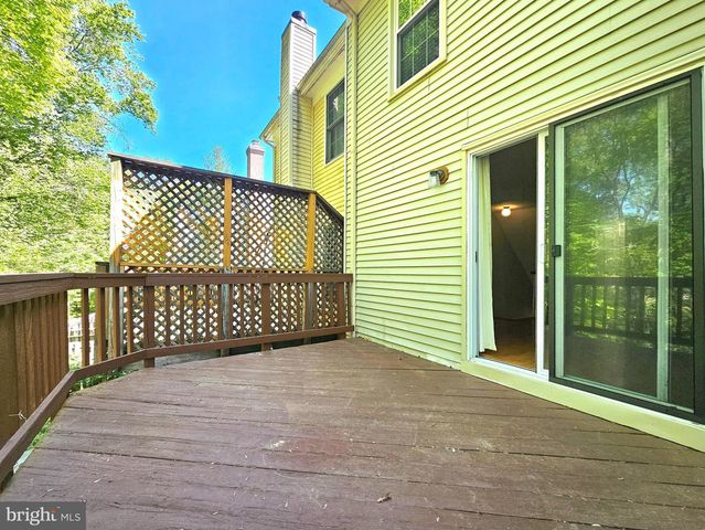 7664 NORTHERN OAKS CT, Springfield, VA 22153